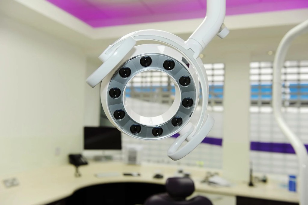 Treatment light in a G1 surgery
